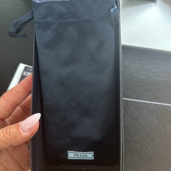 Prada sunglasses - Picture 6 of 6